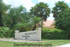Oakwood Estates in Davie Florida