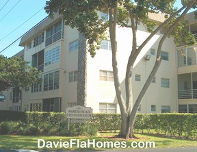 Arrowhead condos in Davie Florida